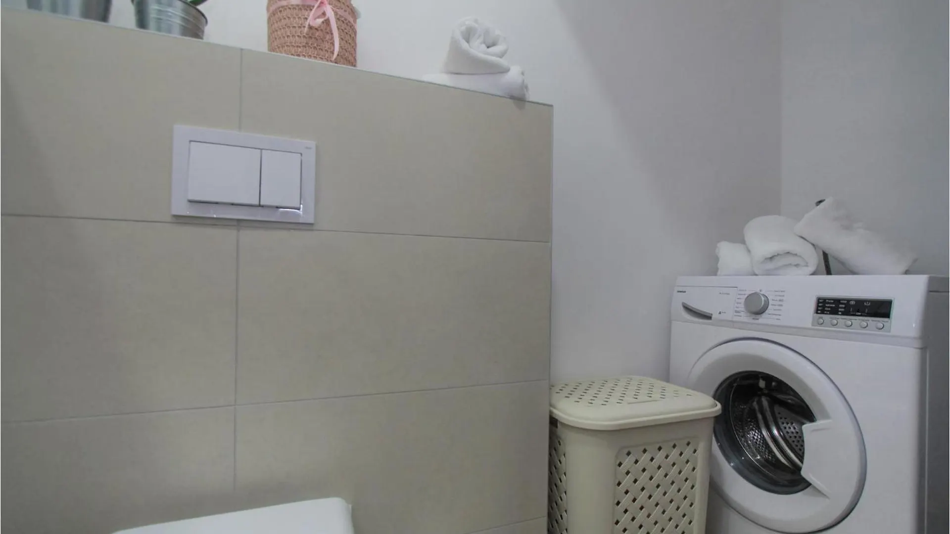 Stunning Apartment In Okrug Gornji Trogir 0*,